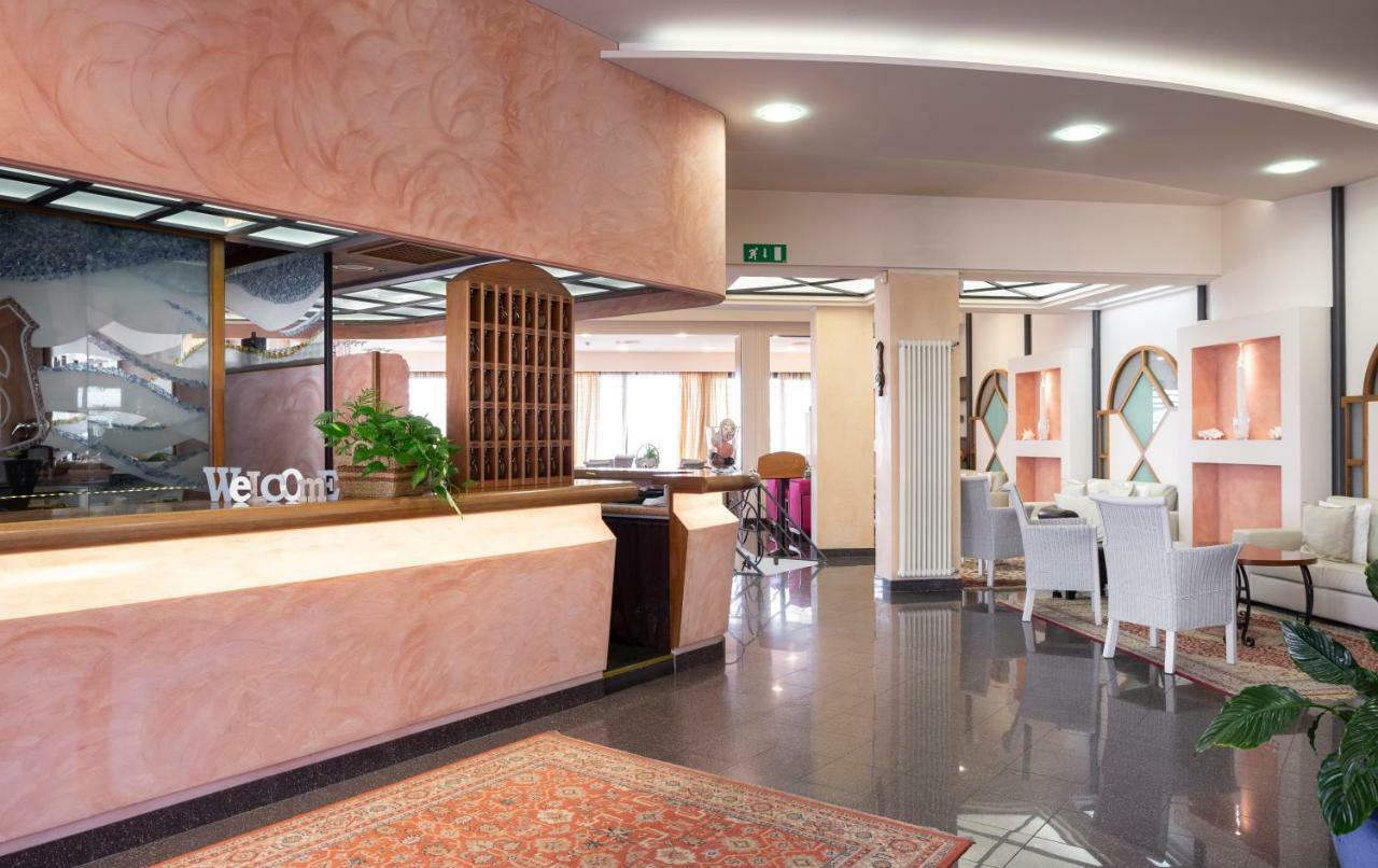 Hotel Strand Bellaria-Igea Marina Bagian luar foto